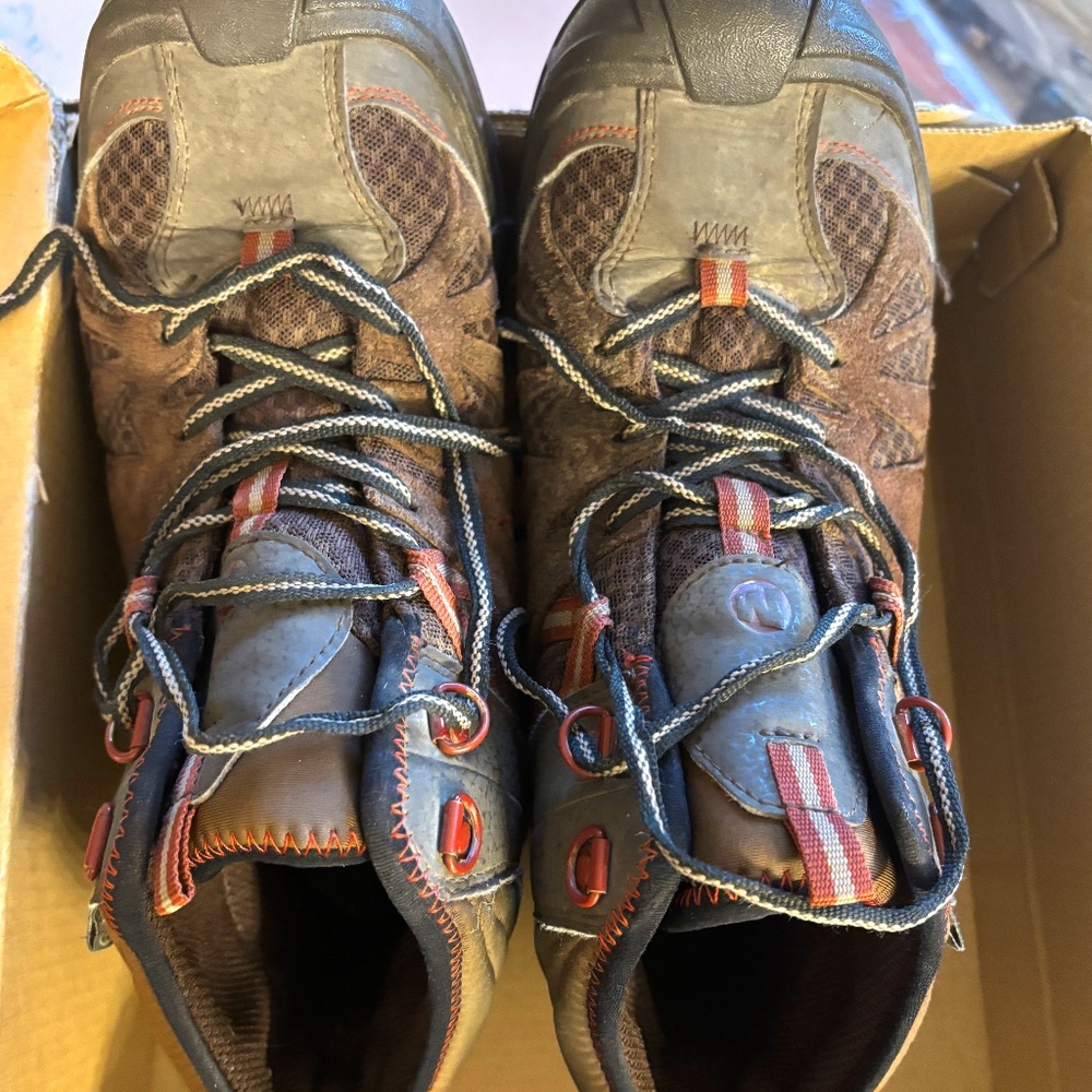 MERRELL hiking boots EUC women's size 6 / EU 37 / boys size 5